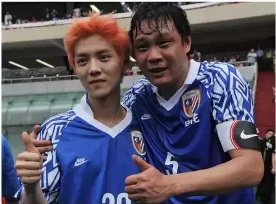 鹿晗2018足球比赛现场喊鹿晗,鹿晗参加的足球比赛