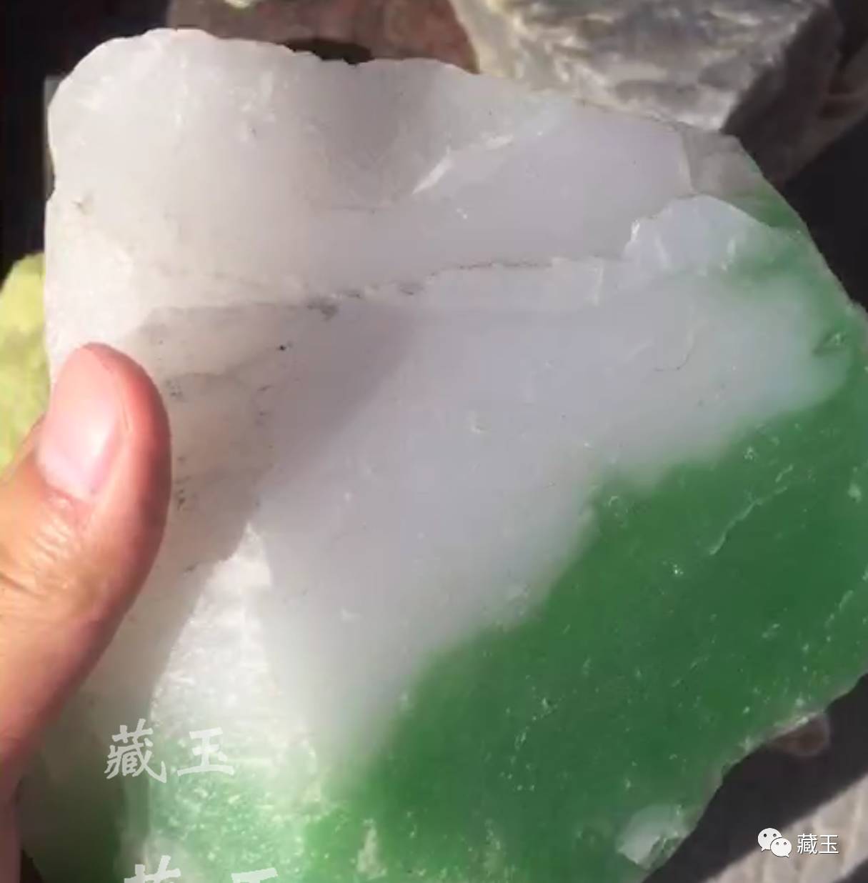 如何判断假翠青和田玉,精品翠青玉石造假