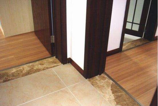 看邻居家在过门处加了一根条，完工后真把我气炸了！立马拆了重装