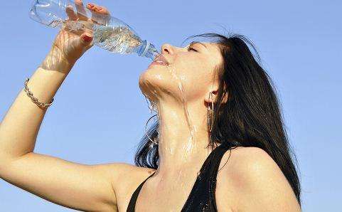 秋天天气干燥怎么护肤,瑟瑟秋雨降秋燥气温