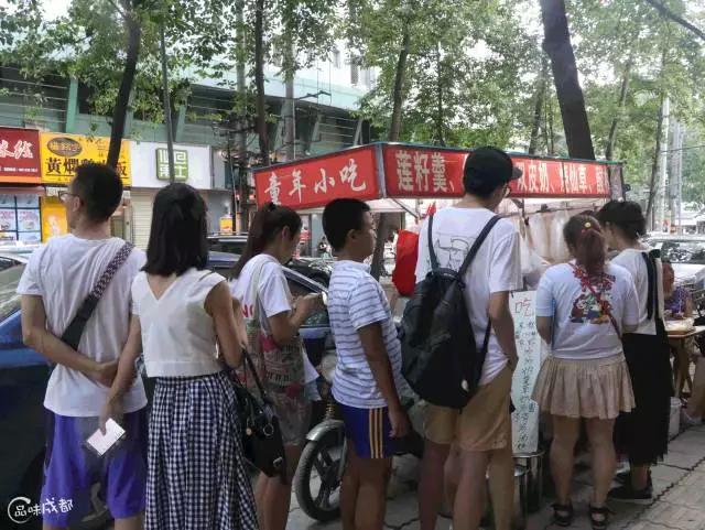 成都宽窄巷子旁边的小吃街,成都地道小吃街应该去哪里