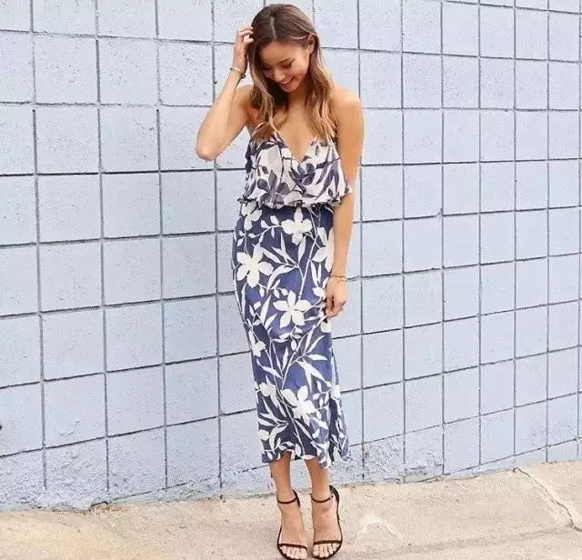 皮肤黑的妹子如何穿搭,皮肤黑的女生怎么穿搭夏天