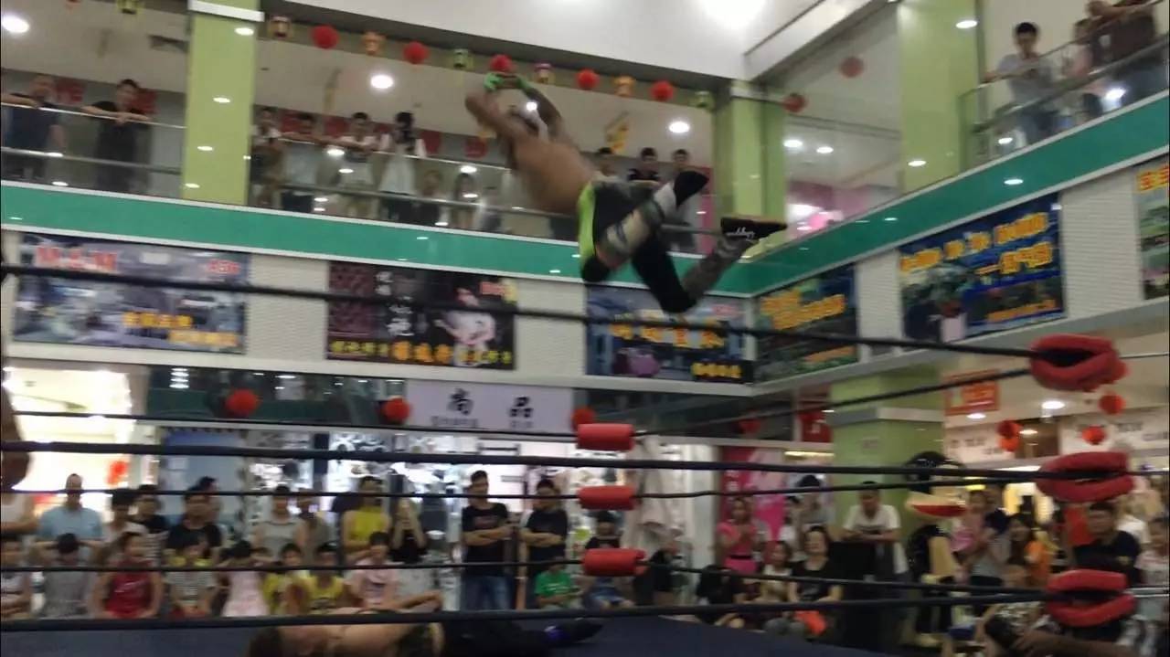 技术最好的摔角手,和伤病抗争八年