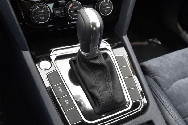 迈腾对比新款帕萨特,新款迈腾帕萨特对比