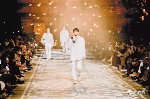 当下男装流行款式,男装宽松百慕大短裤流行趋势