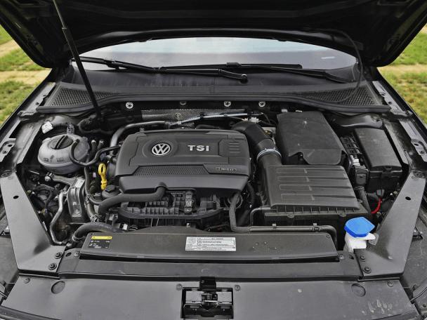 迈腾对比新款帕萨特,新款迈腾帕萨特对比