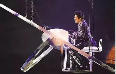 爱豆弹钢琴视频,会弹钢琴的女爱豆