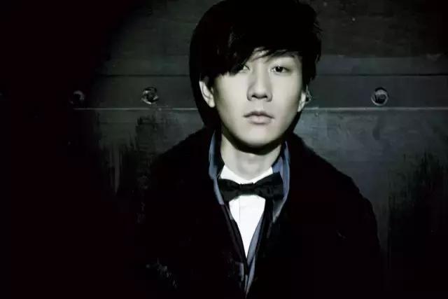 爱豆弹钢琴视频,会弹钢琴的女爱豆