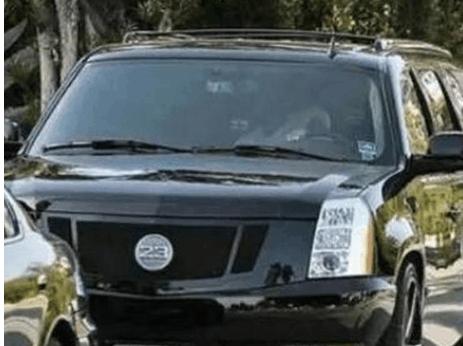 同样是球王，一位颜值不降反升超跑众多，一位胖成球座驾越换越差