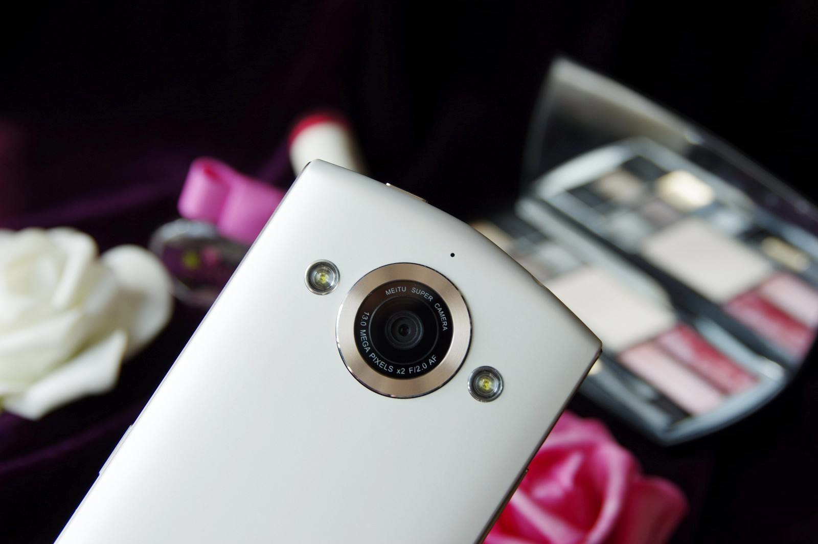 手机持续开手电筒伤手机吗,手机手电筒开得久对手机有伤害吗