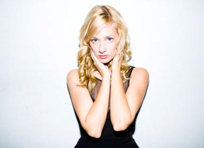 破产姐妹花麦克斯与卡洛琳，她们现实中是怎样的？