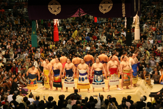 日本相扑选手生活视频,日本相扑选手的日常生活