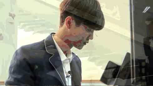 爱豆弹钢琴视频,会弹钢琴的女爱豆