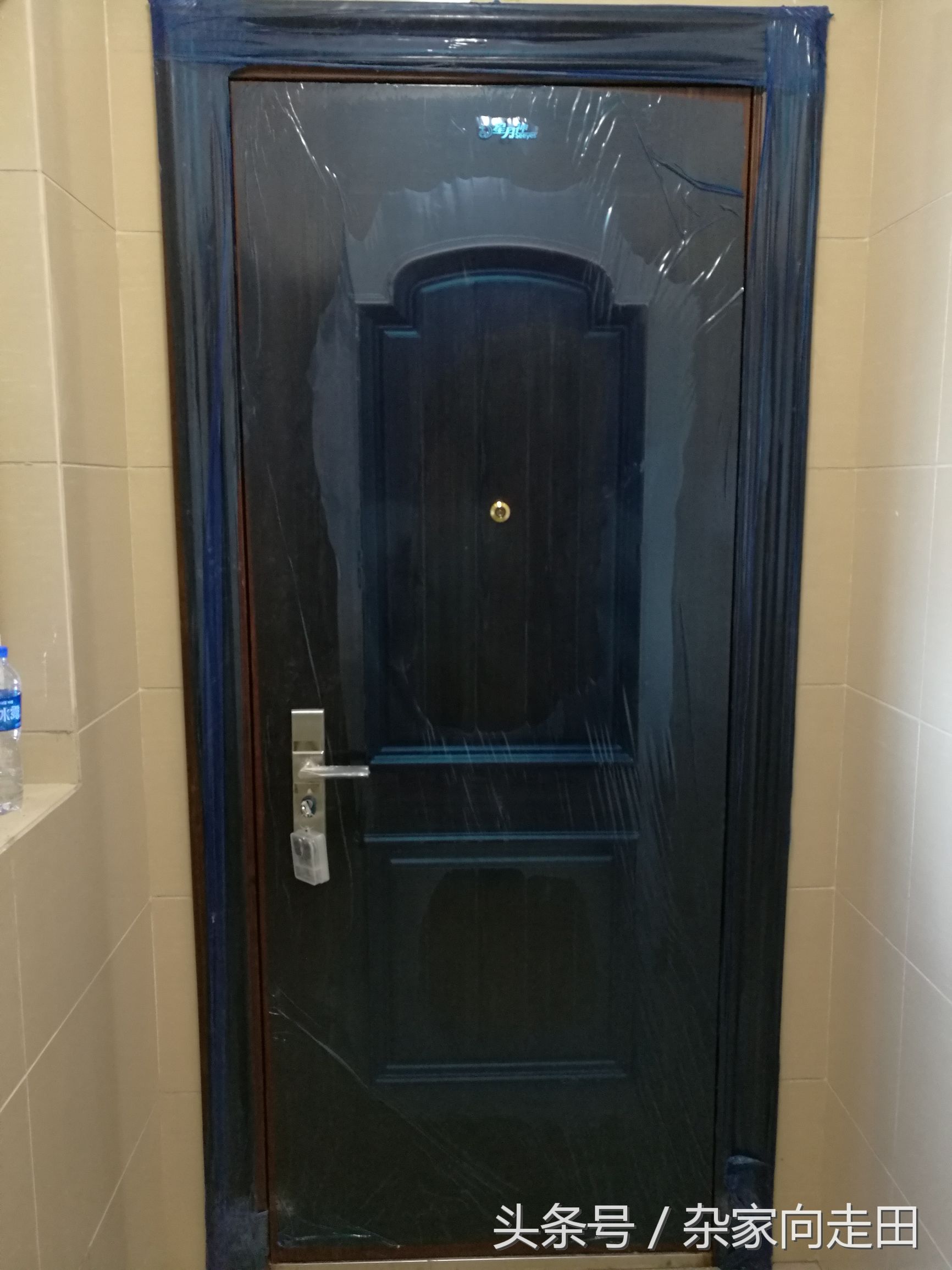 防盗门内开改外开操作过程,防盗门外开改内开演示图