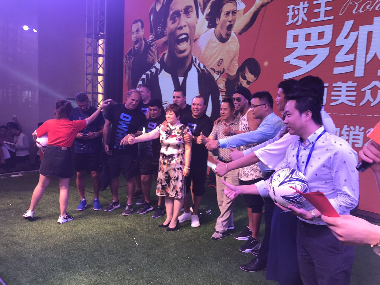 罗纳尔迪尼奥来到巴黎,罗纳尔迪尼奥来青岛哪里