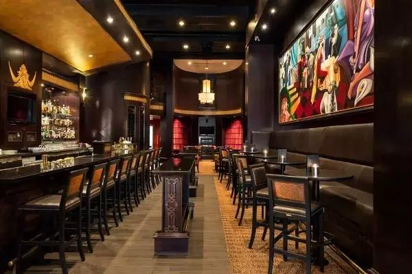 加拿大小费是给服务员的吗,加拿大小费可以用美元付吗