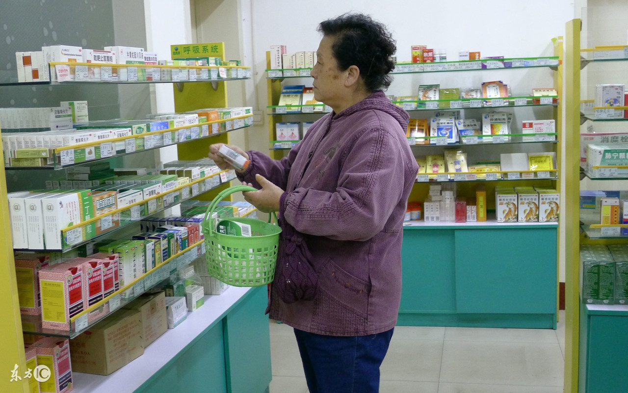 谨慎乱吃药当心导致尿毒症服药需遵医嘱不可擅自服药