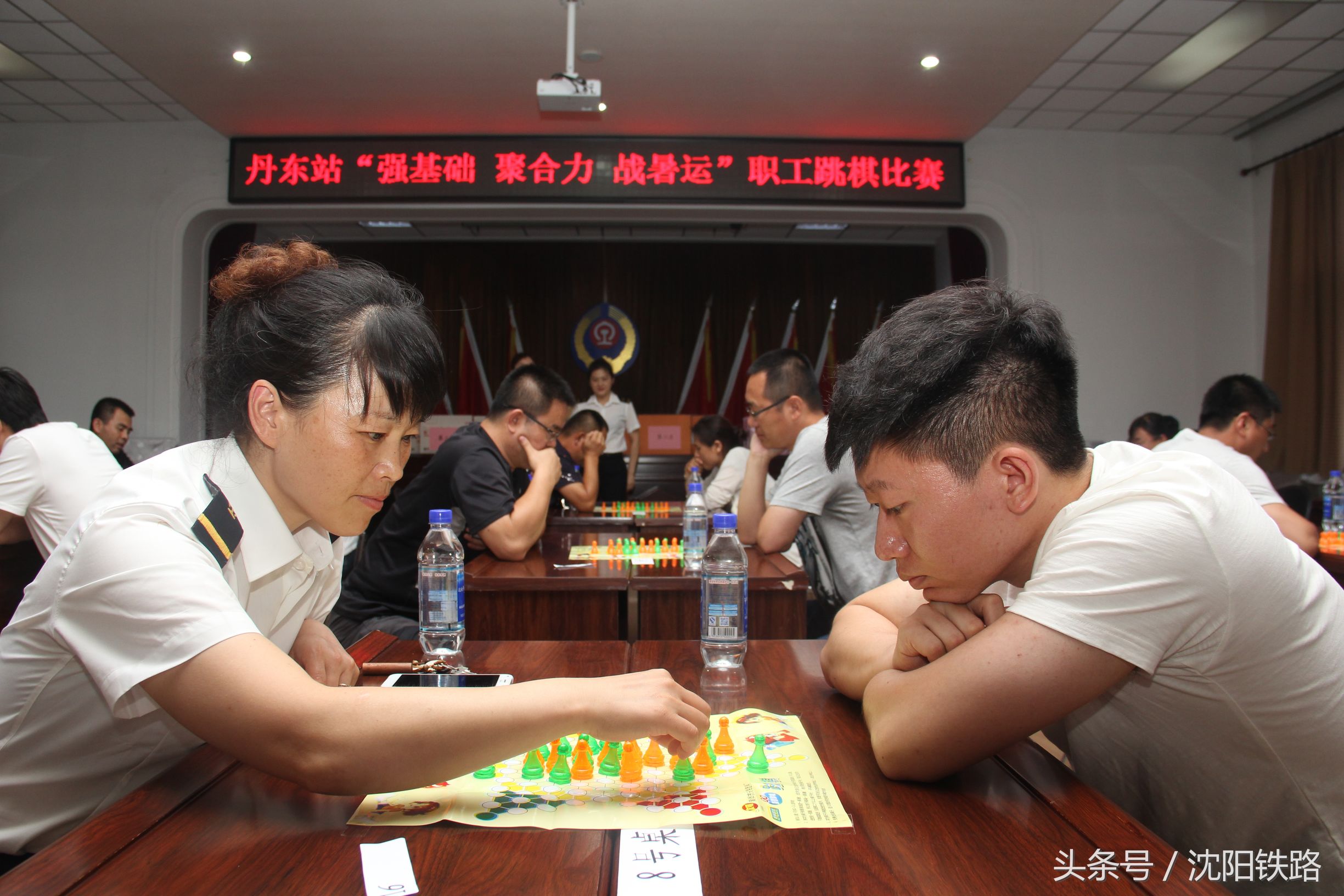 暑运期间天气炎热，但丹东站职工参与活动的心情更热，快到赛场去看看他们的风采吧！