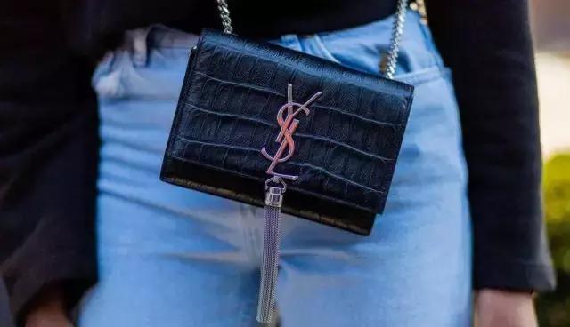 月薪5000买大牌包,月薪5k为什么买1w的包