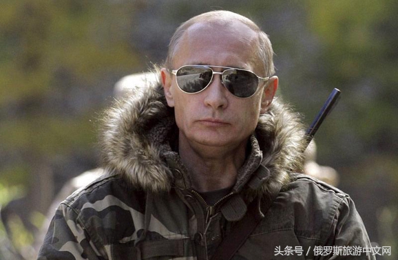 普京年轻时候的穿搭,普京职场穿什么衣服好看