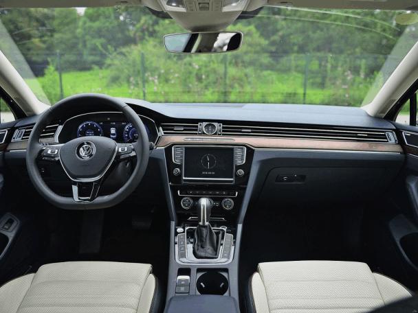 迈腾对比新款帕萨特,新款迈腾帕萨特对比