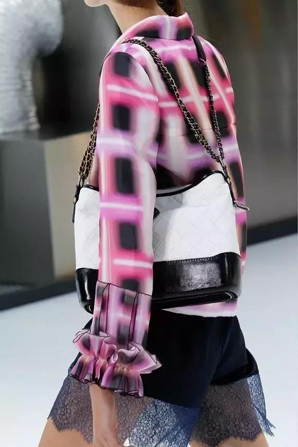 香奈儿嘉柏丽尔香水哪一年发布的 (chanel嘉柏丽尔香水50ml)