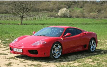 同样是球王，一位颜值不降反升超跑众多，一位胖成球座驾越换越差