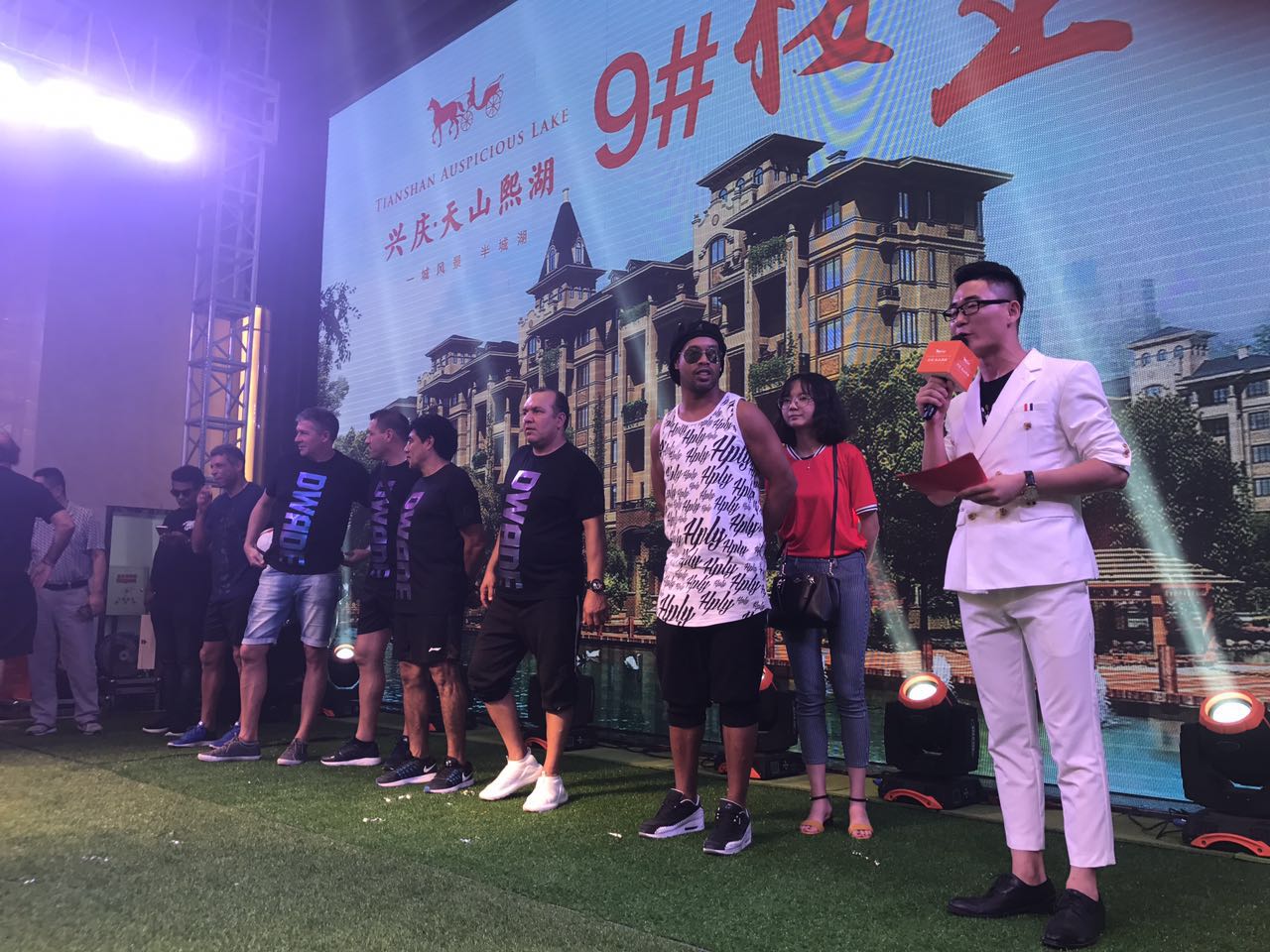 罗纳尔迪尼奥来到巴黎,罗纳尔迪尼奥来青岛哪里