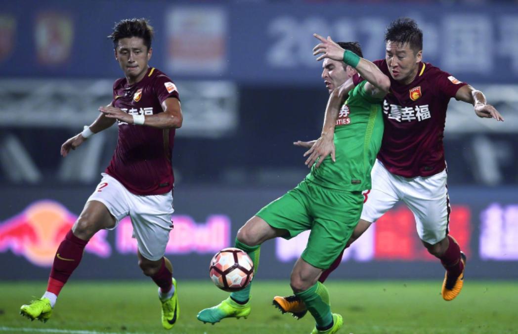 国安被反绝杀北京球迷反应,国安进球被裁判误判