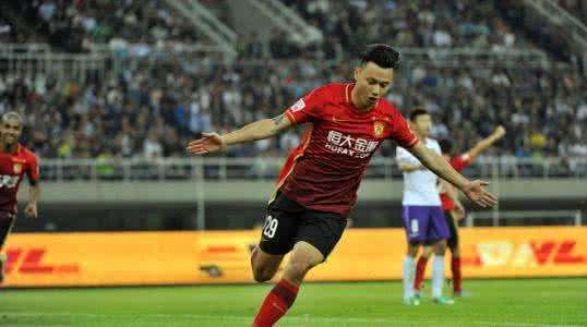 中国足球裁判低级失误,中国足球奇葩判罚视频