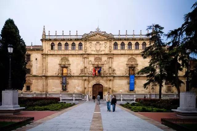 这个富二代在西班牙吃过夹生饭、打过工，回国后立志规范企业管理