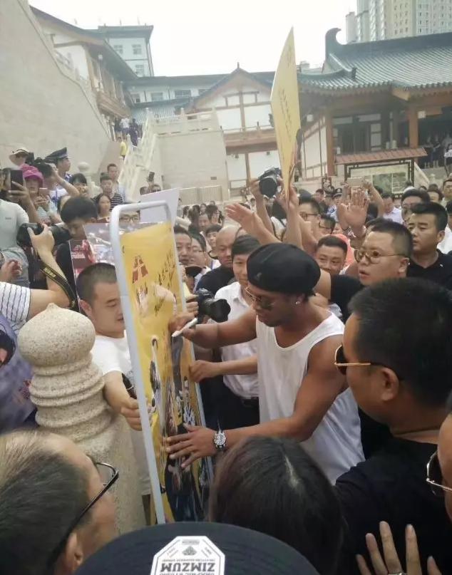 世界足球先生球迷,罗纳尔迪尼奥世界先生