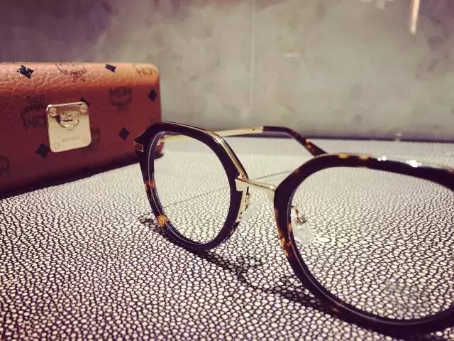 一日一物分享,井柏然同款黑框眼镜