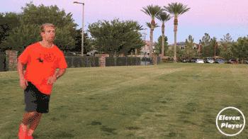 足球训练先练传球还是带球,足球带球跑动中如何高远传球