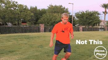 足球训练先练传球还是带球,足球带球跑动中如何高远传球