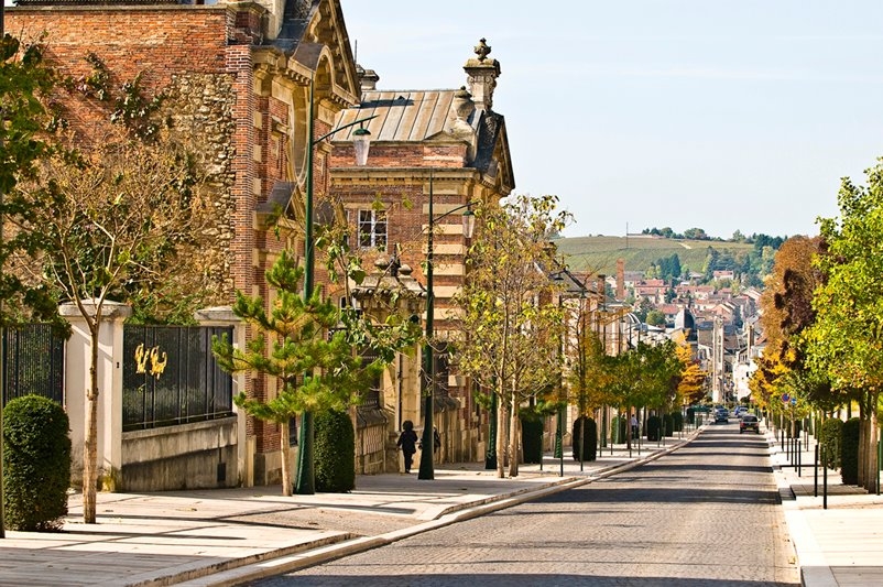 为什么庆祝人都用香槟,为什么庆祝就要喝酒
