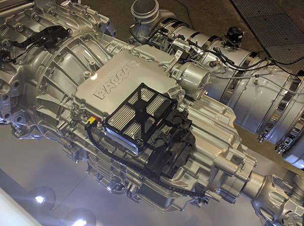 美式长头卡车怎么有两个挡杆,美国卡车是两个挡如何操作