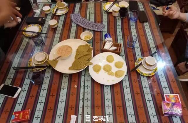 开辆超跑去*藏西**！最后看看几百万的奥迪R8破成啥样了？