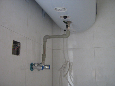 热水器水管进水处漏水怎么修补,热水器水管漏水怎么办需要多少钱