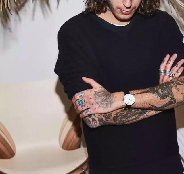 不搞块够屌的表，小姐姐怎么会跟你跑？！