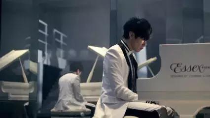 爱豆弹钢琴视频,会弹钢琴的女爱豆