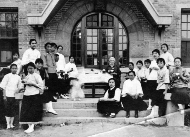 民国学生装和中山装的区别,民国学生装五四青年测评