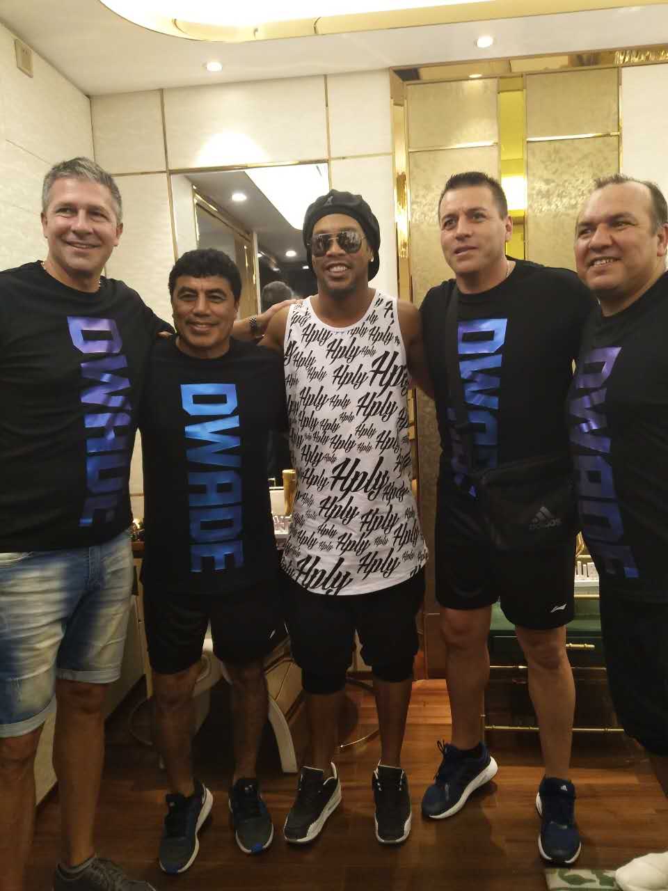 罗纳尔迪尼奥来到巴黎,罗纳尔迪尼奥来青岛哪里