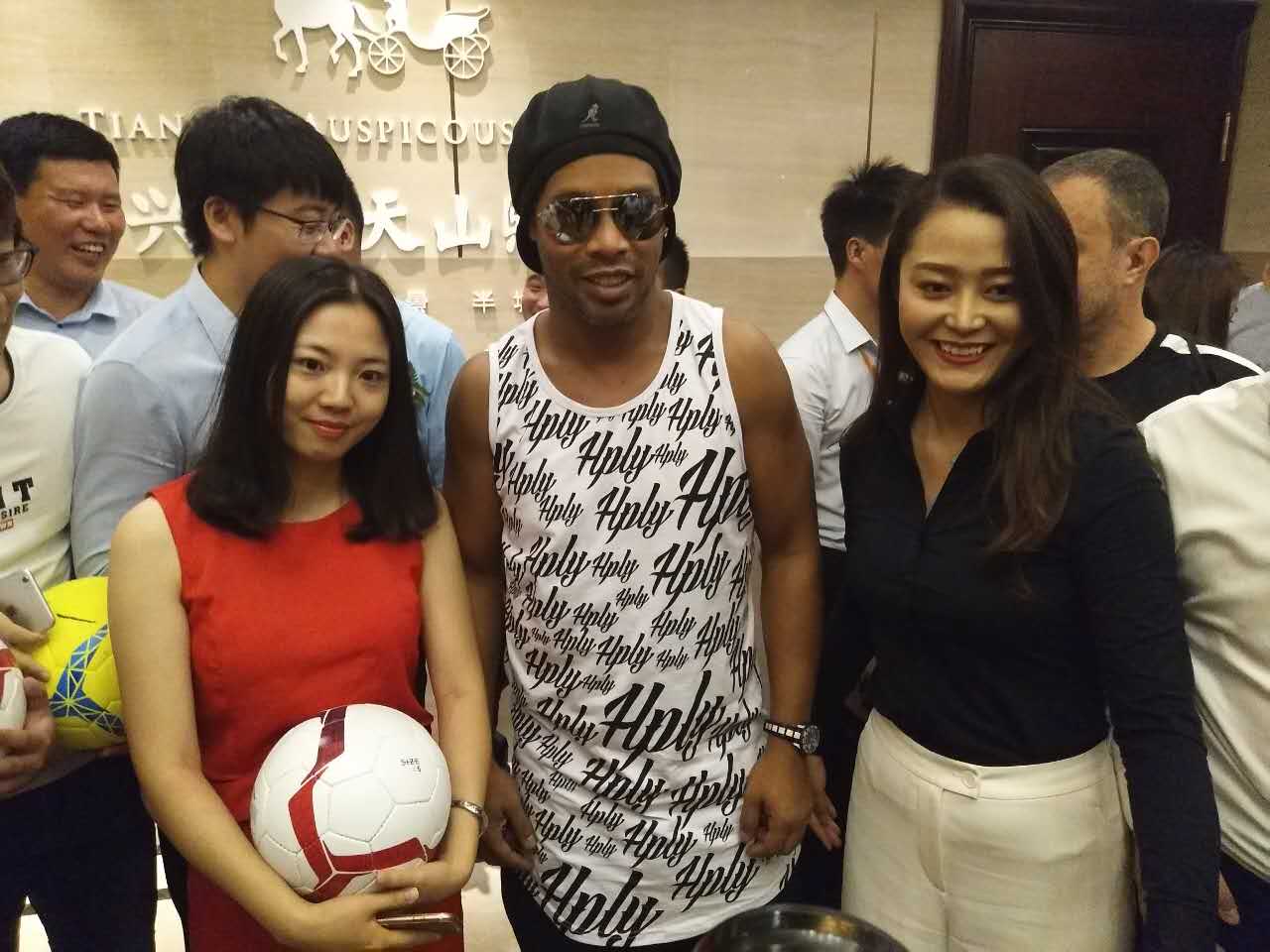 罗纳尔迪尼奥来到巴黎,罗纳尔迪尼奥来青岛哪里