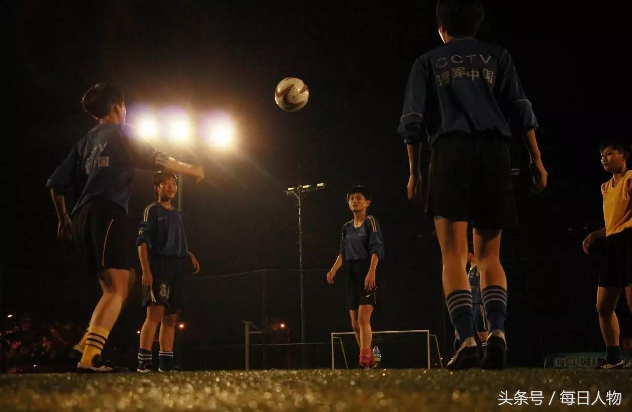 踢球吧姑娘赤峰,踢球吧女孩完整版