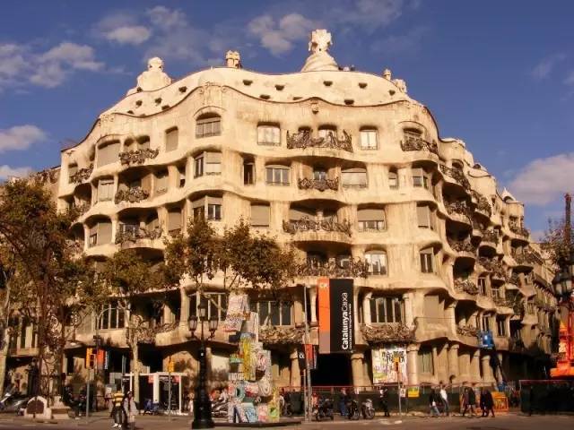 巴塞罗那为何出名,巴塞罗那为什么这么好