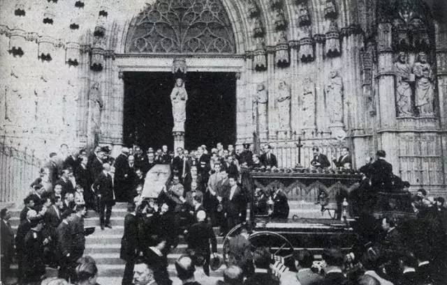 巴塞罗那为何出名,巴塞罗那为什么这么好