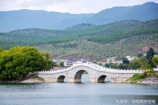 距离丽江仅2小时车程,距离古城2公里