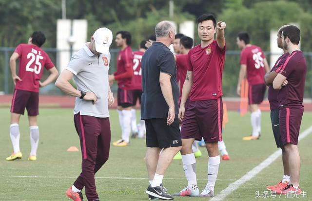 申花把基地借给恒大使用引沪媒不满暗讽上海足球不团结