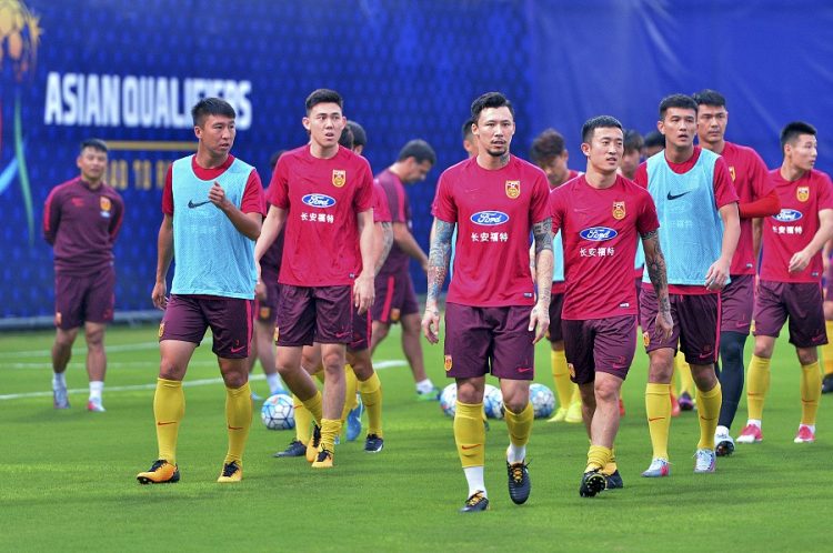 曾诚因伤无缘国足集训,国足门将曾诚主动出击